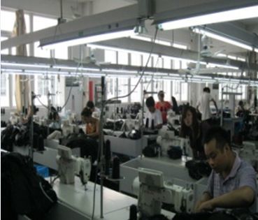 歐美修身簡潔立領米色PU夾克 時尚與質感的完美結合